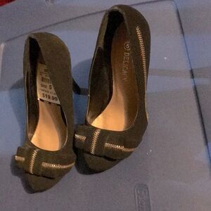 Black high heels with Zippers - size 5 - NWT